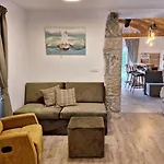 Дом отдыха Family Friendly House With A Swimming Pool Ljutici, Krk - 25039 *