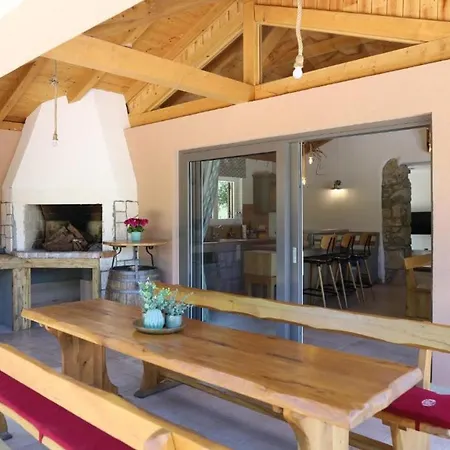 Сasa de vacaciones Family Friendly House With A Swimming Pool Ljutici, Krk - 25039